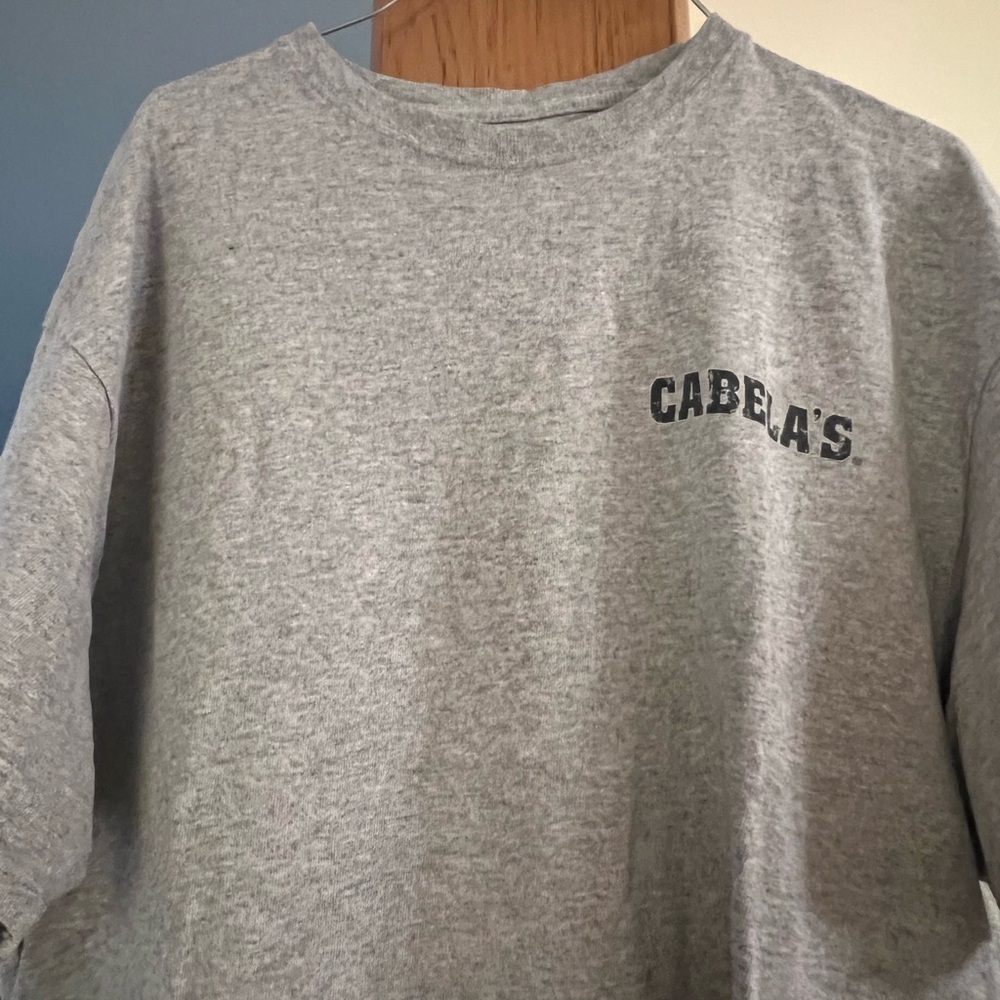 Cabela’s Mens T-Shirt L Gray World’s Foremost Outfitter Fish Design